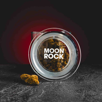 CBD конопени цветове Moonrock Kratom World, представени в продуктов кадър.